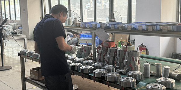 臺(tái)靈電磁制動(dòng)器與競(jìng)品對(duì)比，哪個(gè)更值得購(gòu)買(mǎi)？